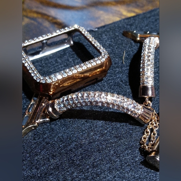 Rose Gold Inspired and Crystal Apple Watch Face Case and Band - Picture 3 of 5